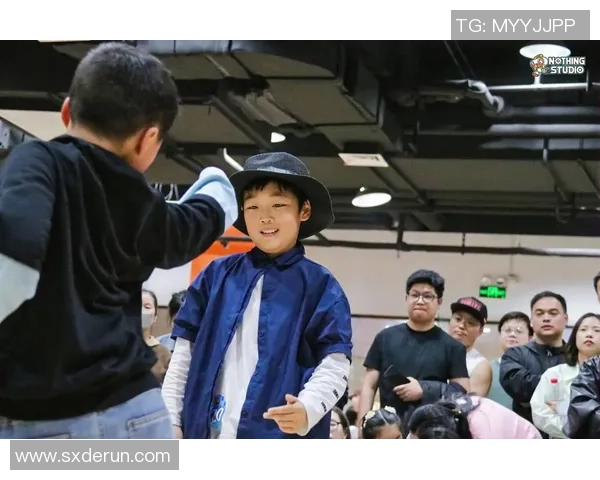 杭州街舞队在滑板精英赛中的灵活性表现分析与点评